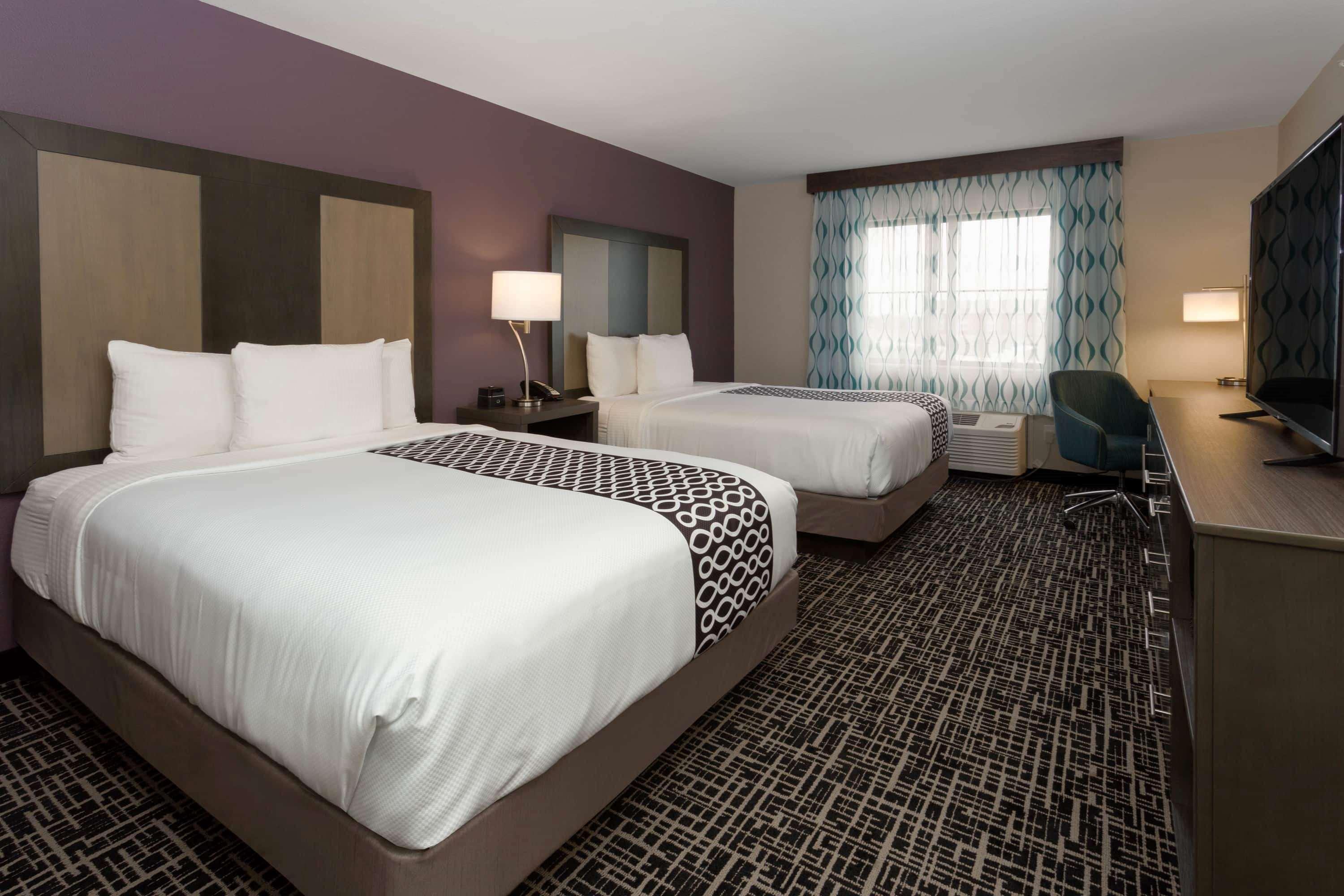 Отель La Quinta By Wyndham Wichita Airport Экстерьер фото