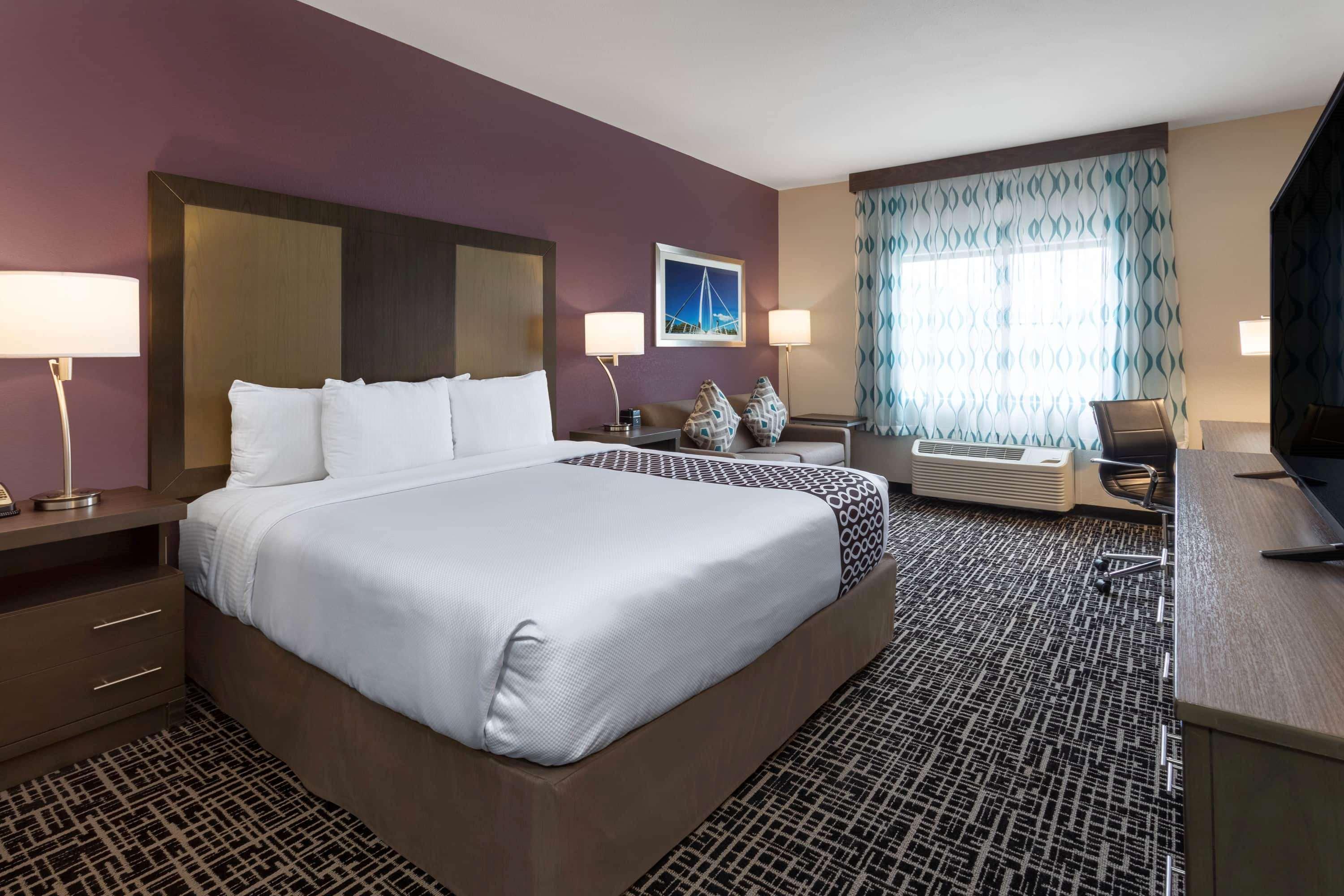 Отель La Quinta By Wyndham Wichita Airport Экстерьер фото