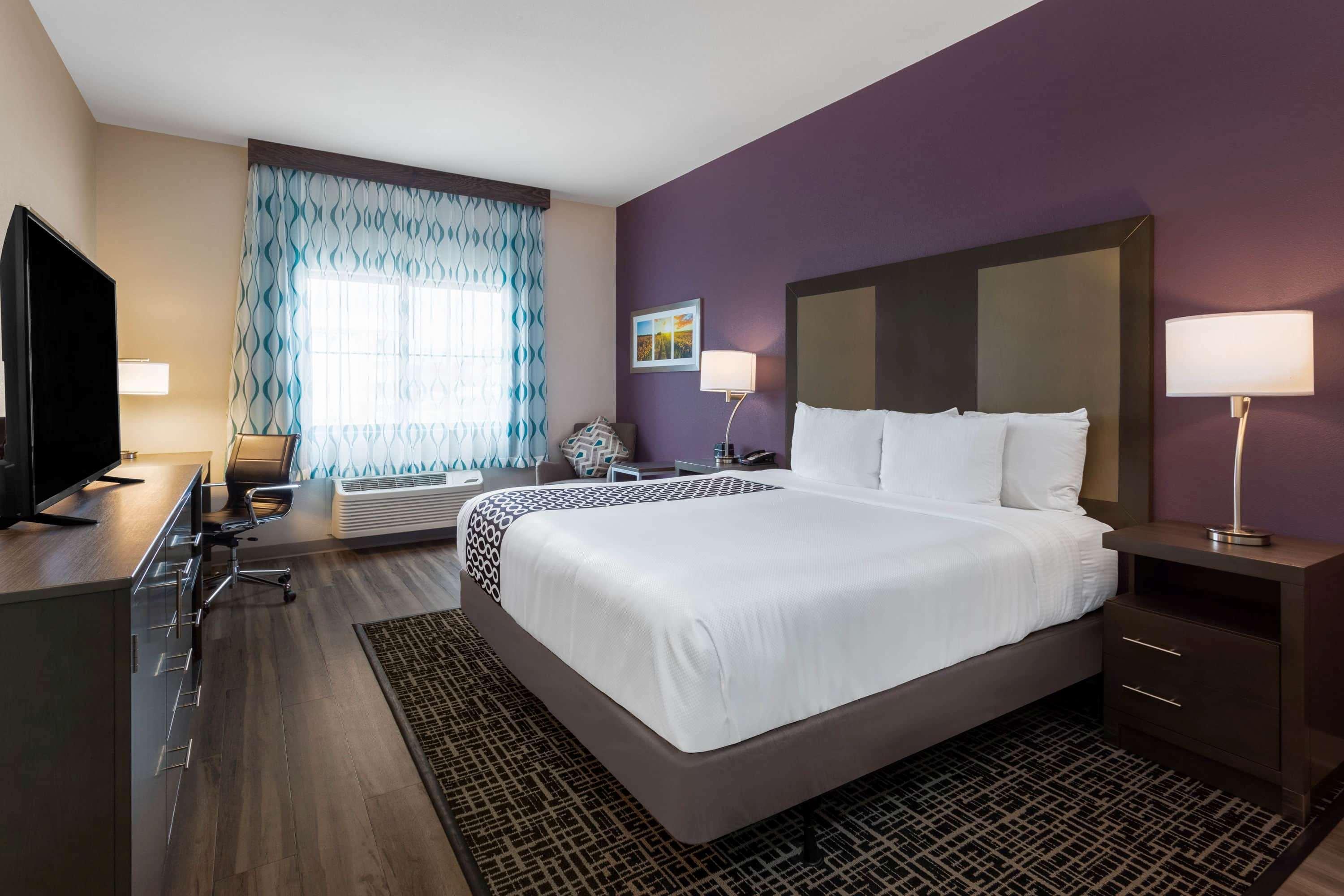 Отель La Quinta By Wyndham Wichita Airport Экстерьер фото