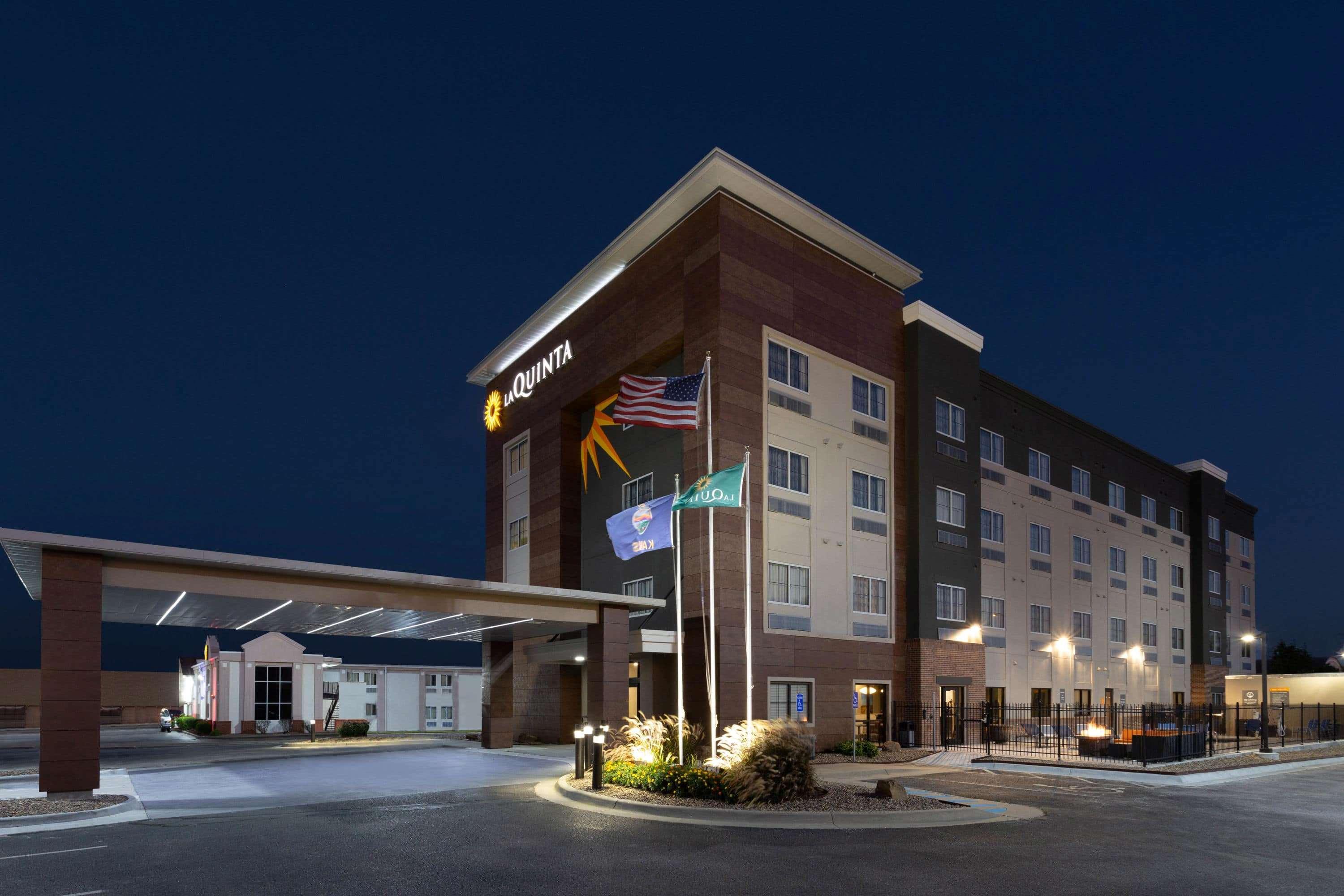 Отель La Quinta By Wyndham Wichita Airport Экстерьер фото