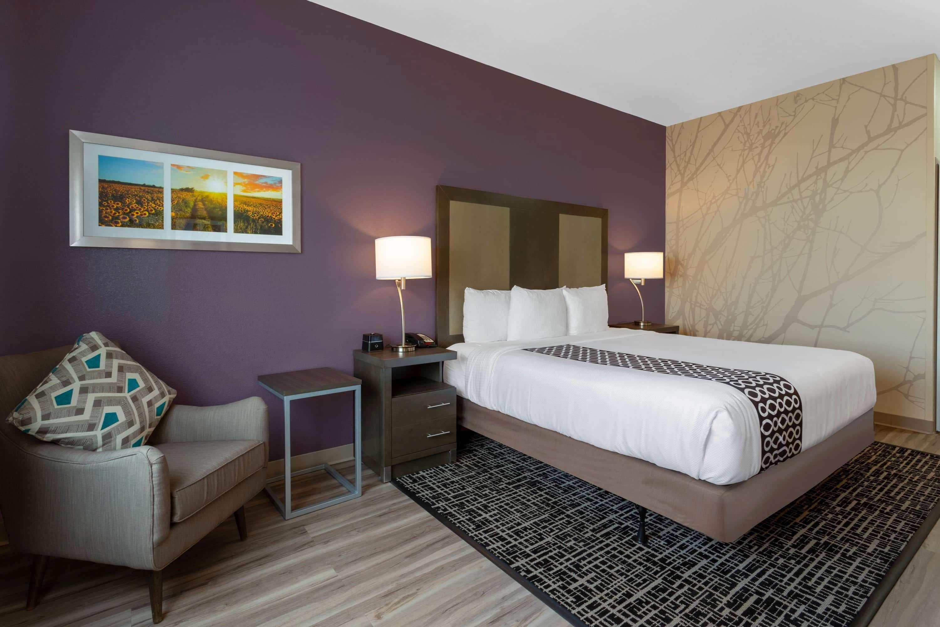 Отель La Quinta By Wyndham Wichita Airport Экстерьер фото