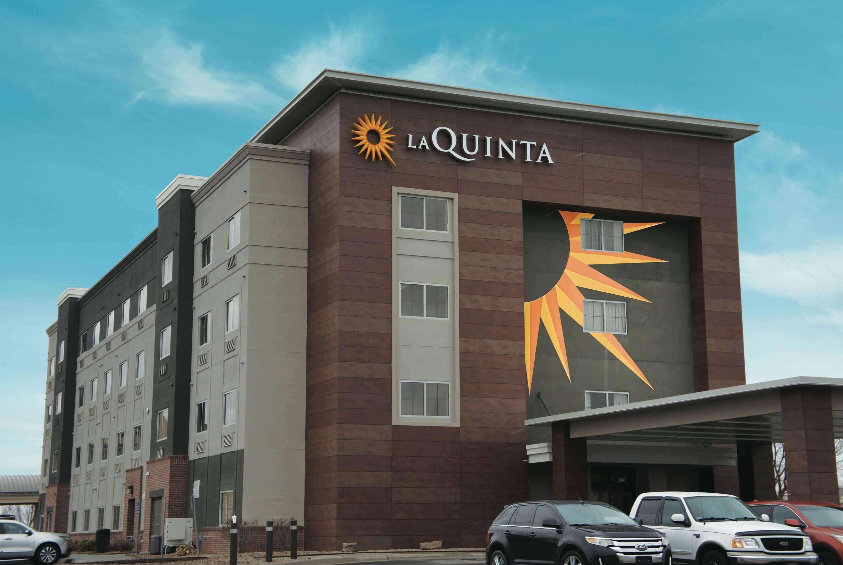 Отель La Quinta By Wyndham Wichita Airport Экстерьер фото