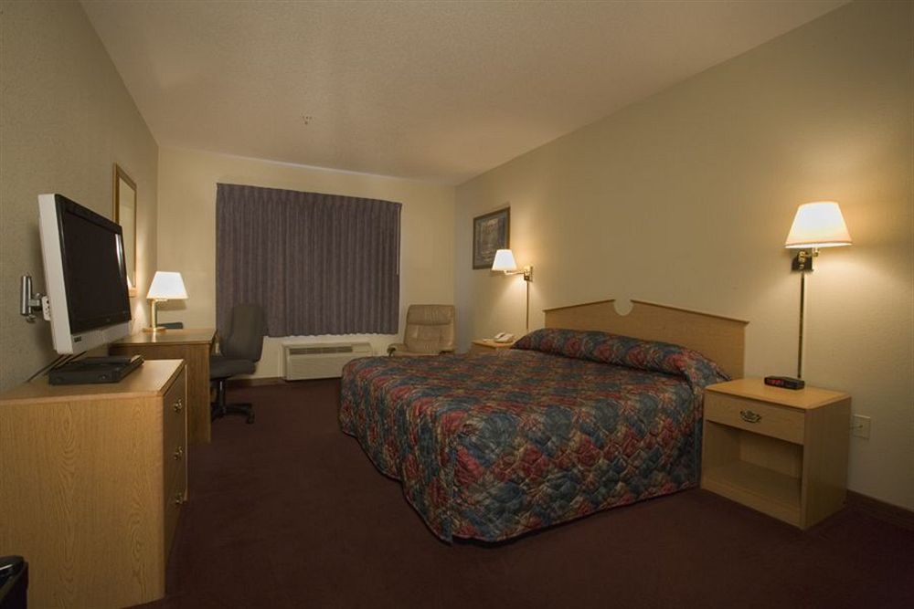 Отель La Quinta By Wyndham Wichita Airport Экстерьер фото