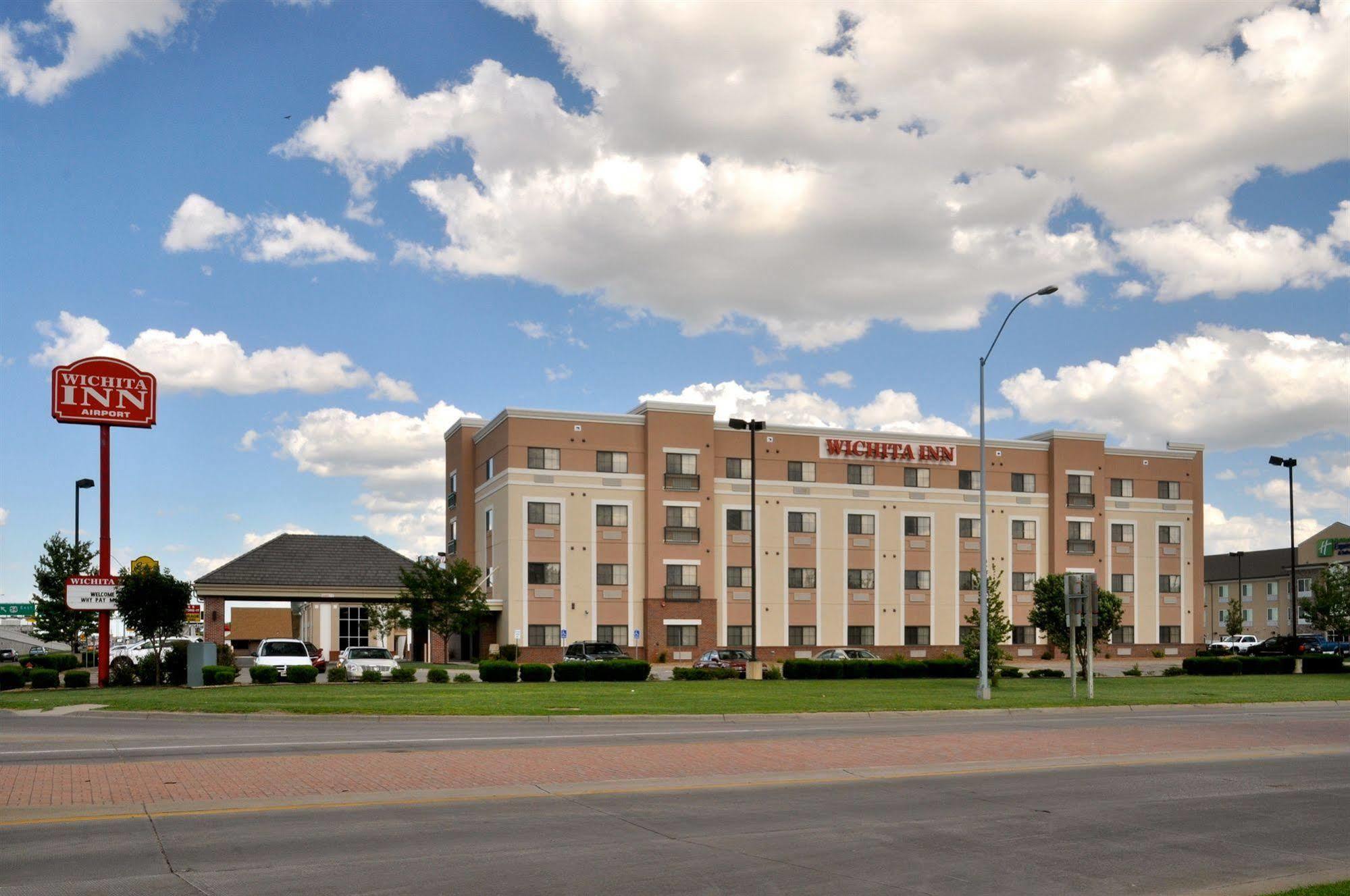 Отель La Quinta By Wyndham Wichita Airport Экстерьер фото