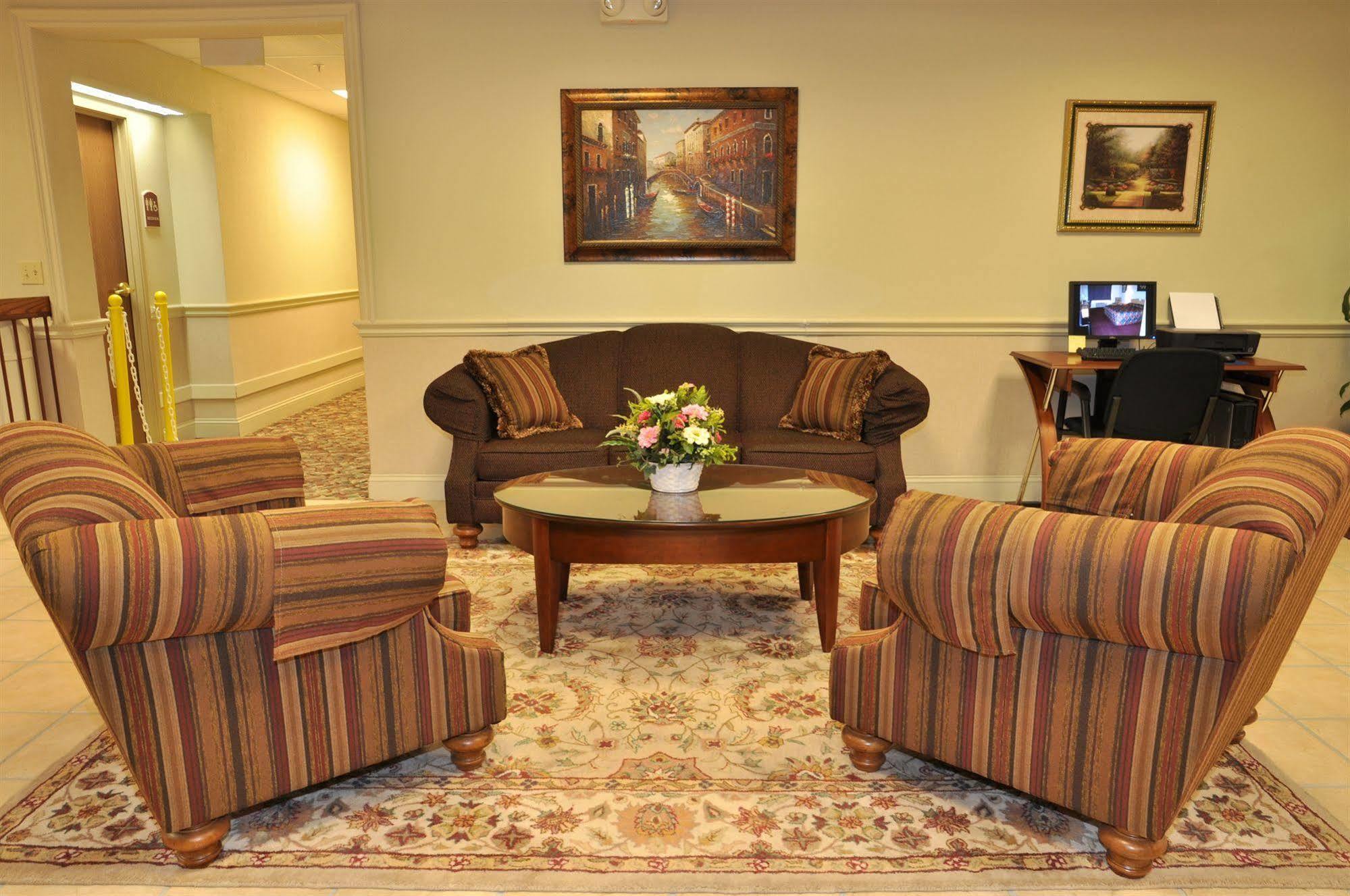 Отель La Quinta By Wyndham Wichita Airport Экстерьер фото