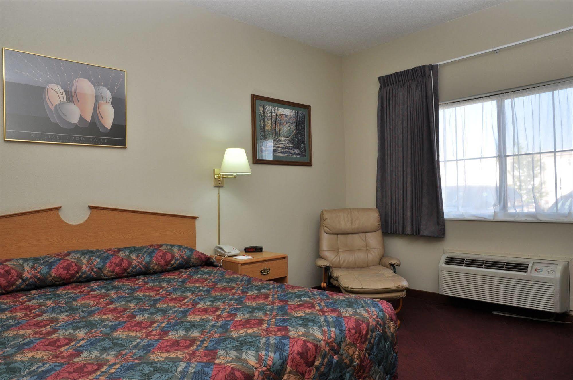 Отель La Quinta By Wyndham Wichita Airport Экстерьер фото