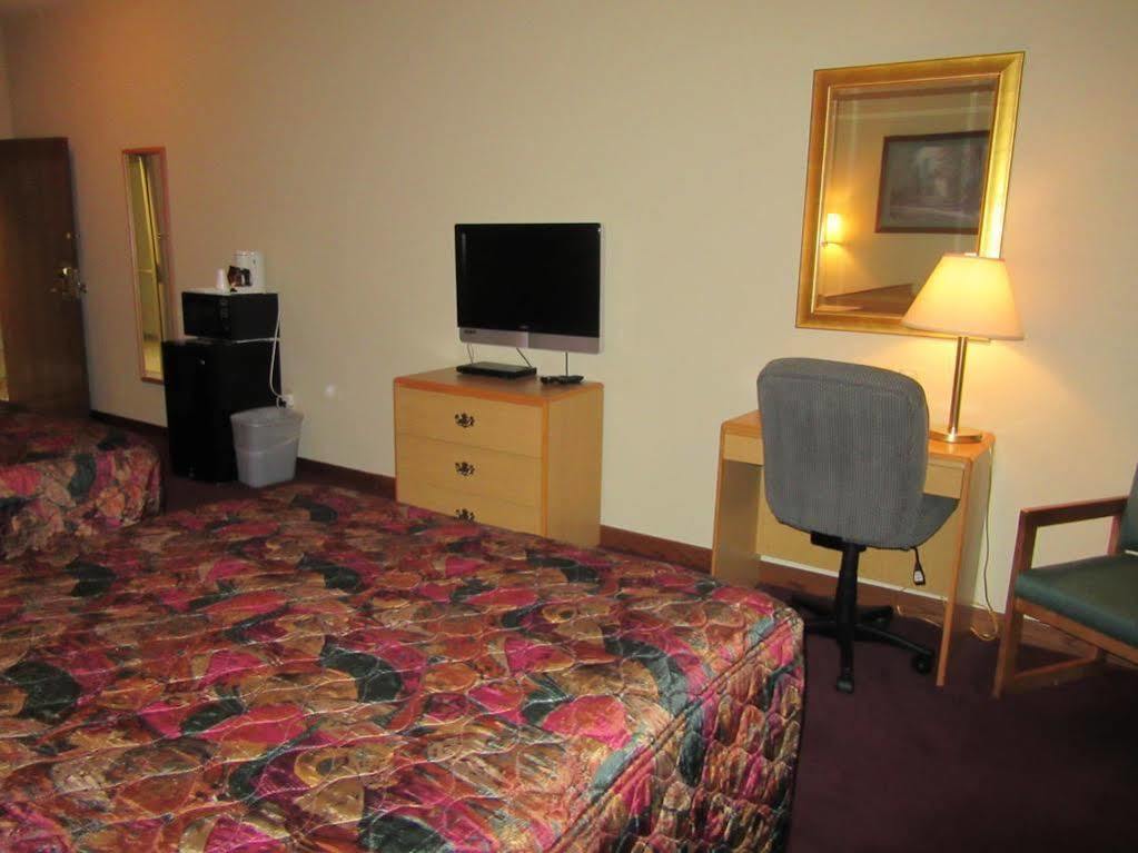 Отель La Quinta By Wyndham Wichita Airport Экстерьер фото