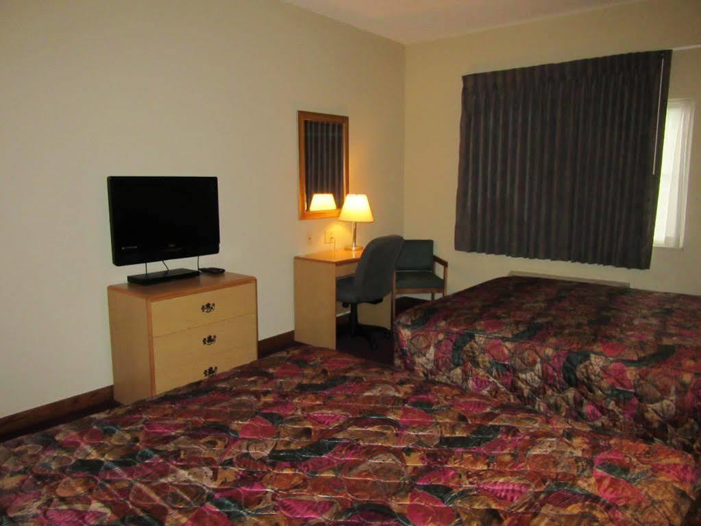 Отель La Quinta By Wyndham Wichita Airport Экстерьер фото