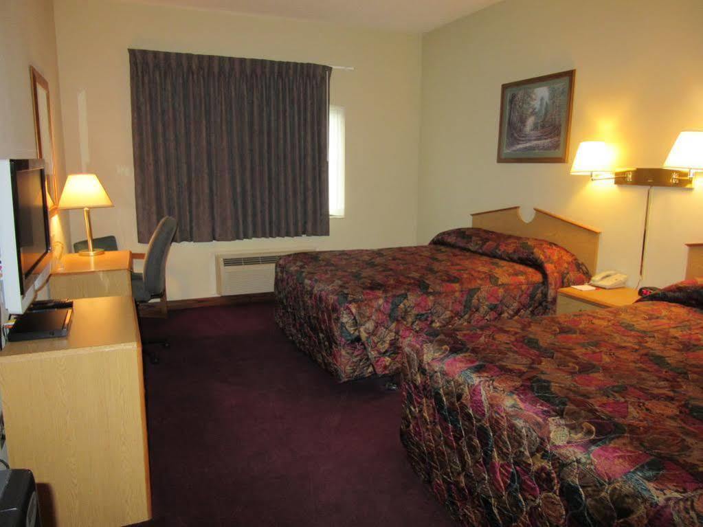 Отель La Quinta By Wyndham Wichita Airport Экстерьер фото