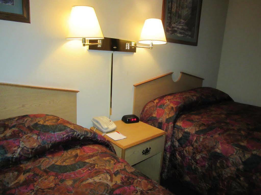 Отель La Quinta By Wyndham Wichita Airport Экстерьер фото